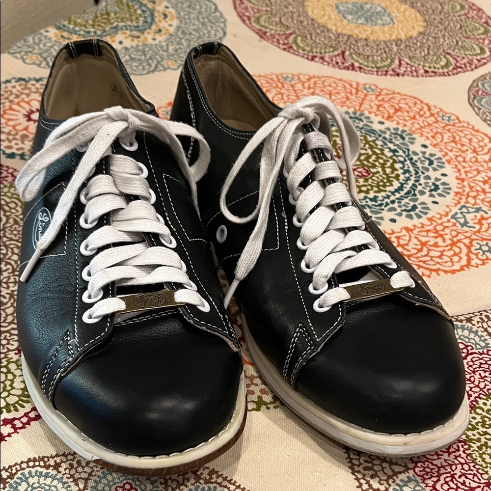Linds Classic Men’s Leather Right-handed Bowling Shoes size 10D